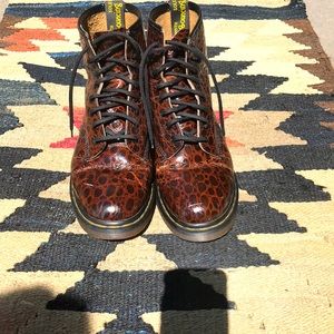 Dr. Martens size 8 croc print lace up men’s boots